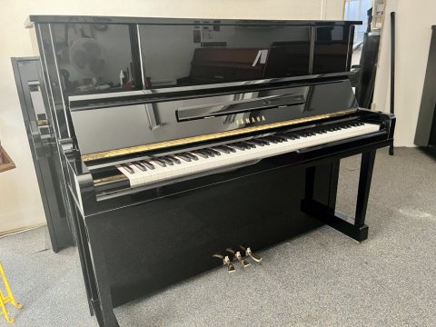 Yamaha UX 10 BL, avec barrage en croix.